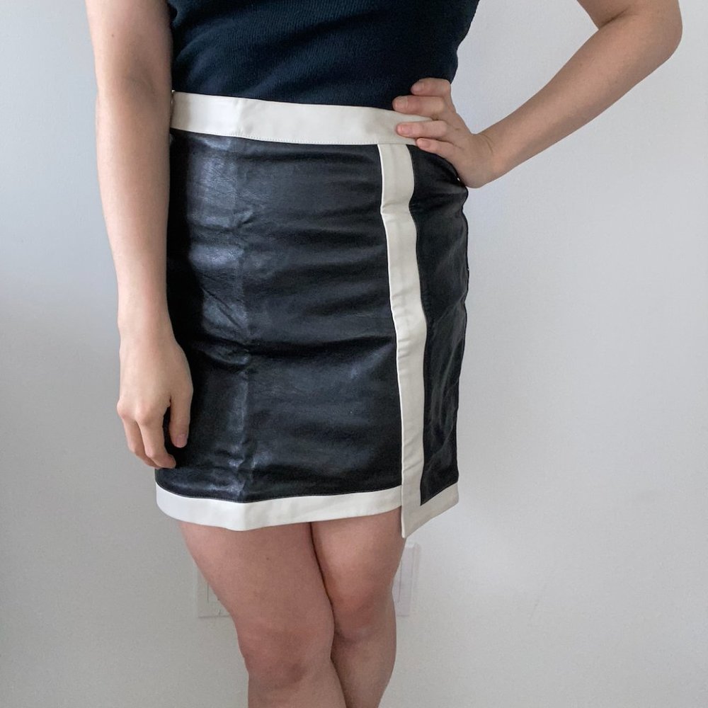 [NEW] Black/White Fake Leather Skirt